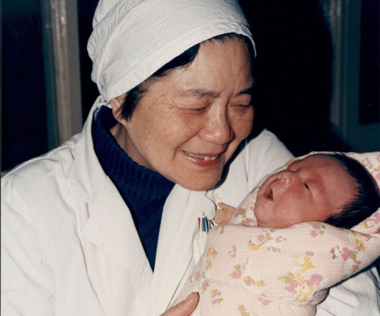 哪些类型的不孕不育者可以接受供卵做试管婴儿来帮助他们受孕？供卵做试管婴儿前的准备工作有哪些？